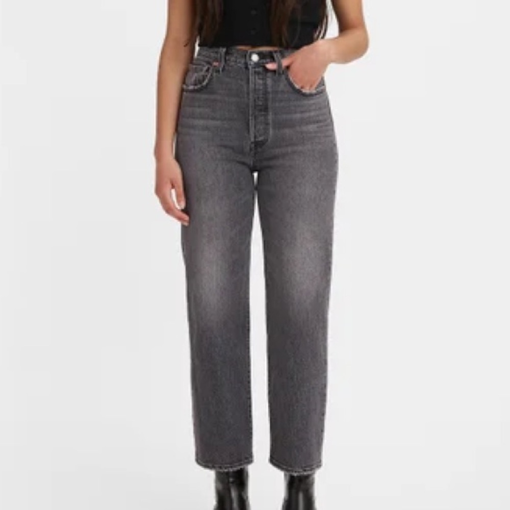 Levi’s Ribcage Straight Gray Jeans